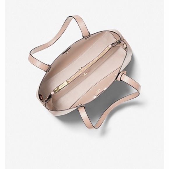 ‼️SOLD‼️MICHAEL KORS MEL TOTE - Picture 5 of 10